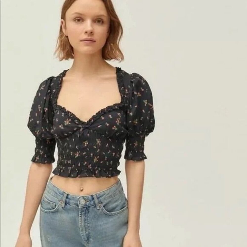 Urban Outfitters women's medium‎ black smocked puff sleeve crop top blouse